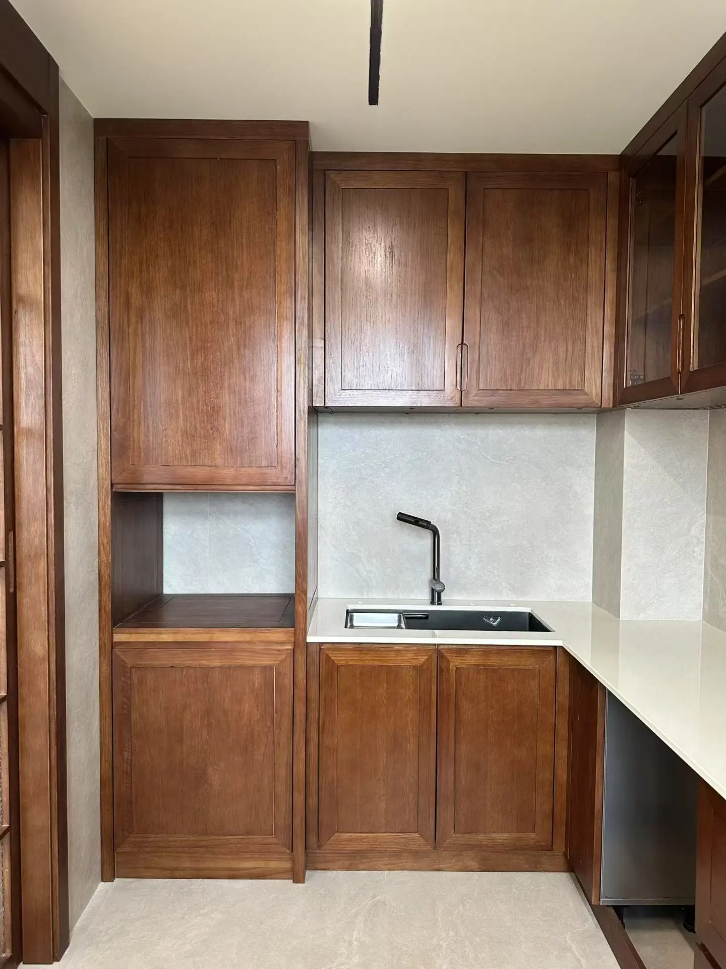 個(gè)性化實(shí)木櫥柜定制，三木家具帶你開啟品質(zhì)生活