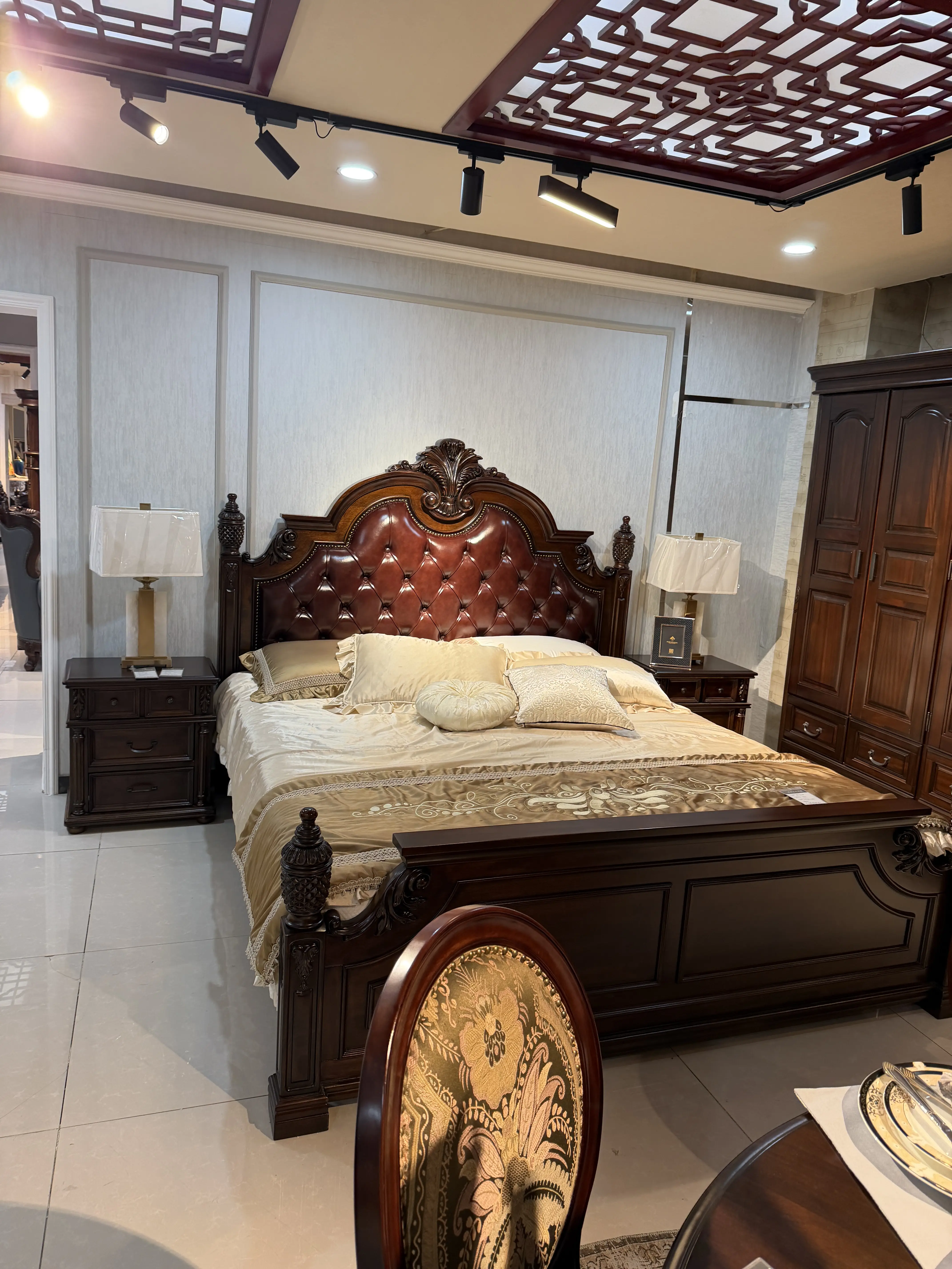 如何選擇靠譜的原木家具定制企業(yè)？